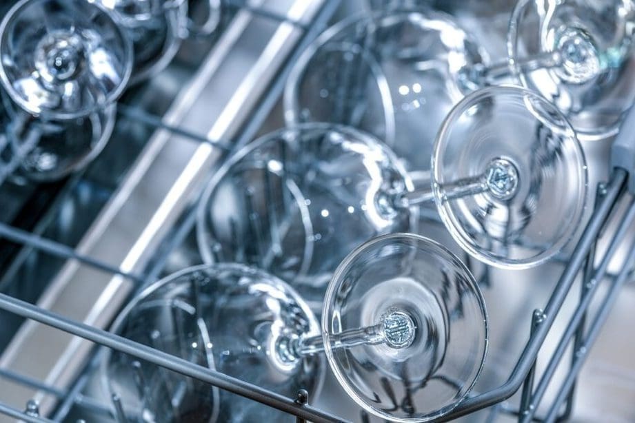 Nettoyer votre four avec une pastille de lave-vaisselle : astuces pratiques et résultats éclatants