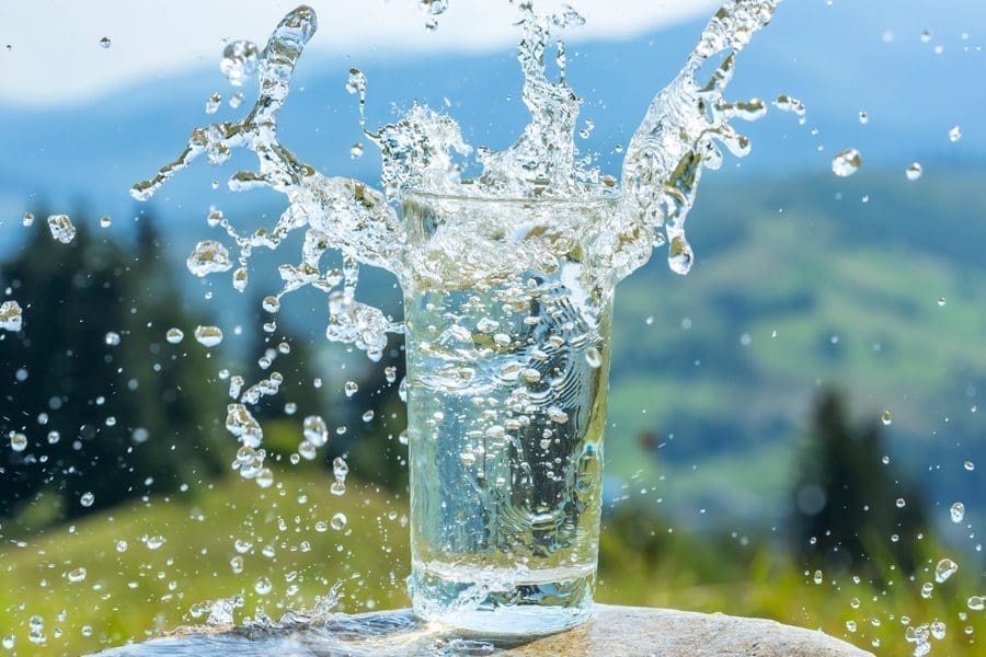 Que faire lorsque de l’eau reste dans la machine à laver ?